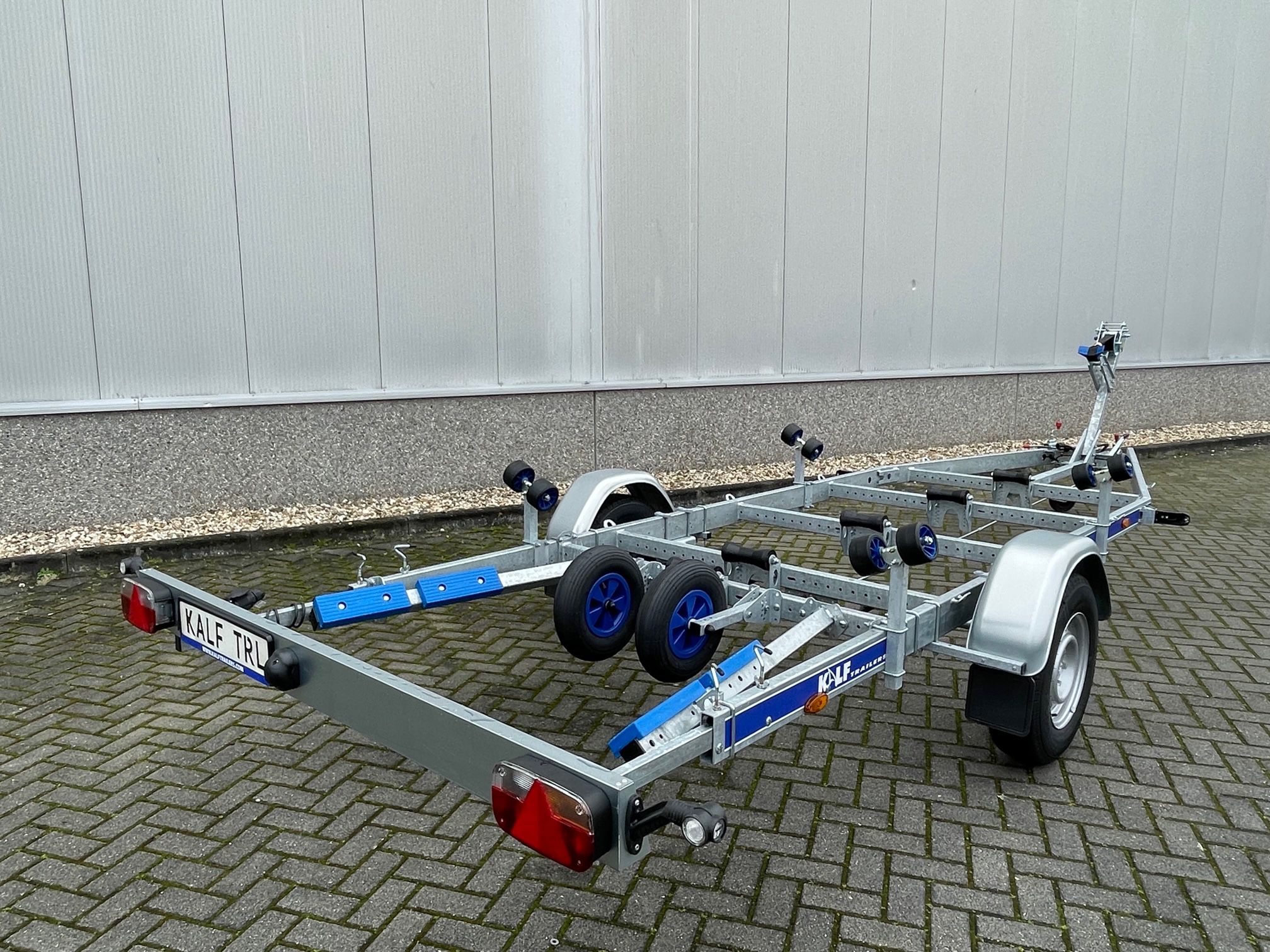 Kalf sloepentrailer met bun uitsparing