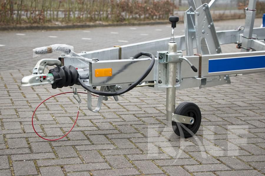 Kalf Zeilboottrailer 2000 kg met luxe-en kielboot pakket