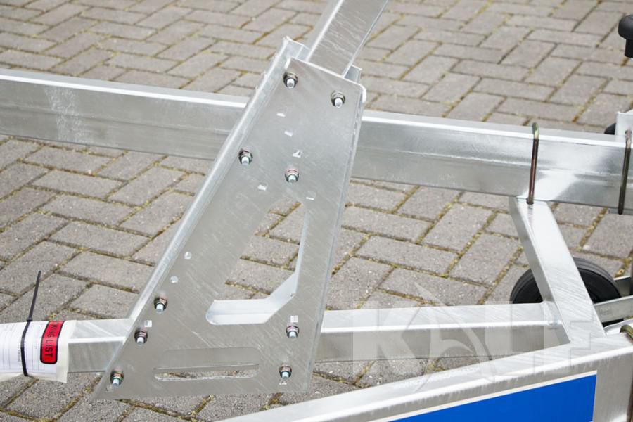 Kalf Zeilboottrailer 2000 kg met luxe-en kielboot pakket