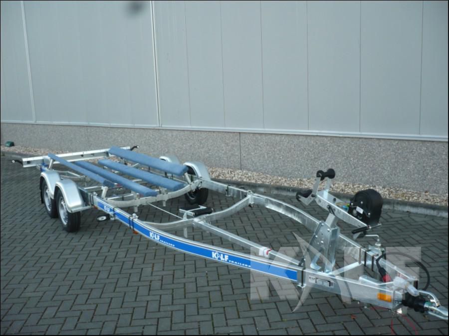 Kalf Motorboot trailer M2000-67 V met skiboot- / schroefaspakket