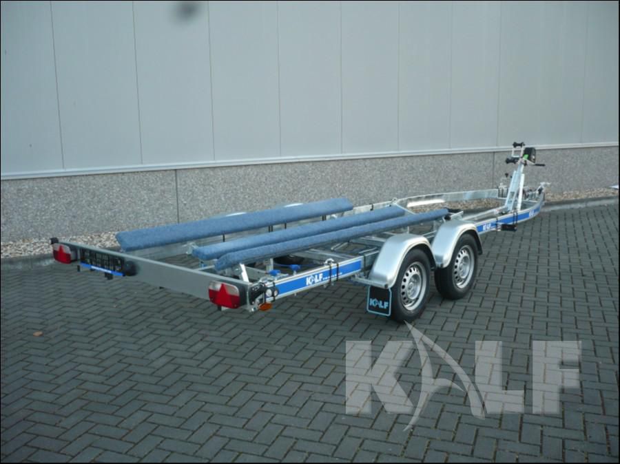 Kalf motorboot trailer 2000-68 met  luxe pakket en schroefasuitvoering