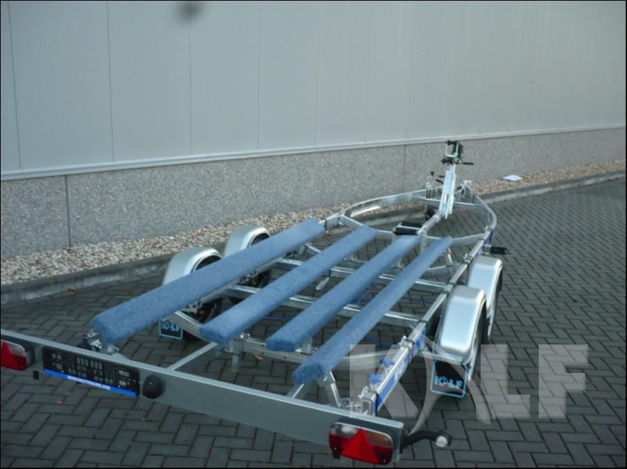 Kalf motorboot trailer 2000-68 met  luxe pakket en schroefasuitvoering