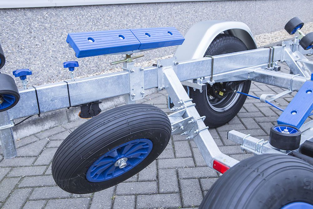 Kalf kielboottrailer 1300 kg Randmeer met gedeelde as